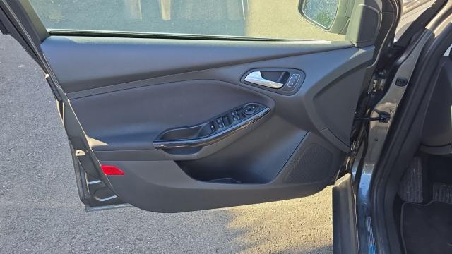 Ford Focus image 7