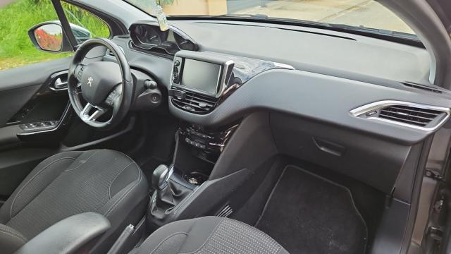 Peugeot 208 image 5