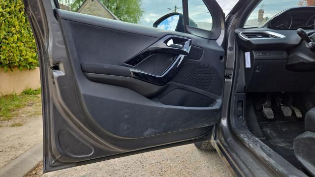 Peugeot 208 image 2
