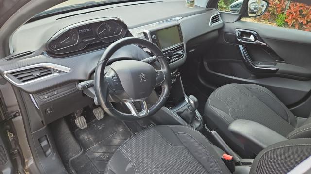 Peugeot 208 image 9