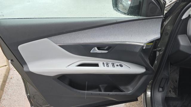 Peugeot 3008 image 9