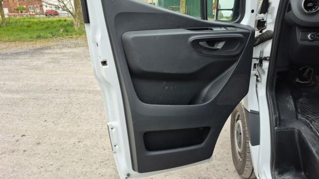 Mercedes Benz Sprinter image 3