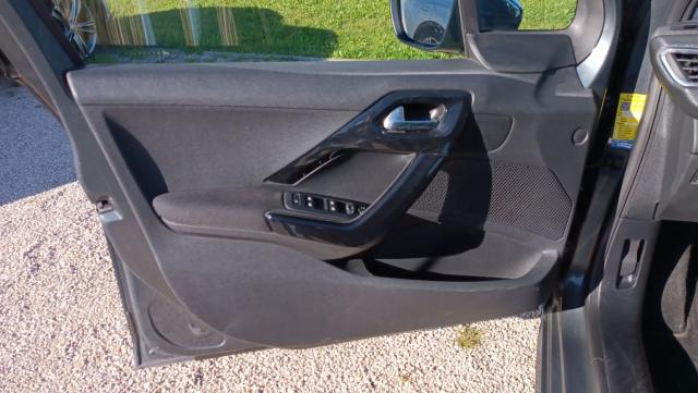 Peugeot 208 image 4