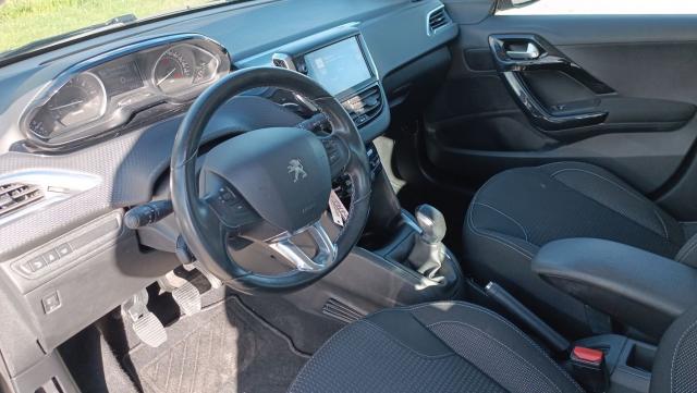 Peugeot 208 image 9