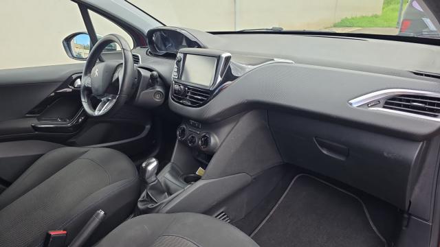 Peugeot 208 image 1