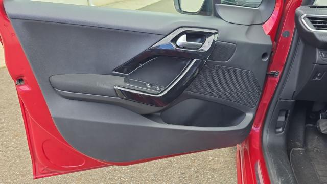 Peugeot 208 image 9