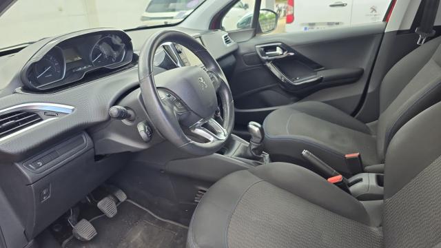 Peugeot 208 image 3