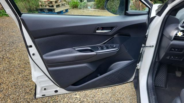 Toyota C-Hr image 2