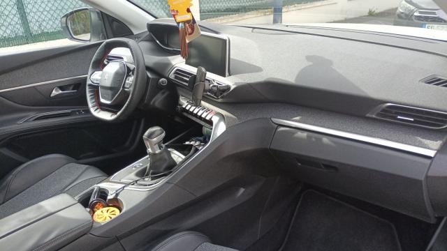 Peugeot 3008 image 2
