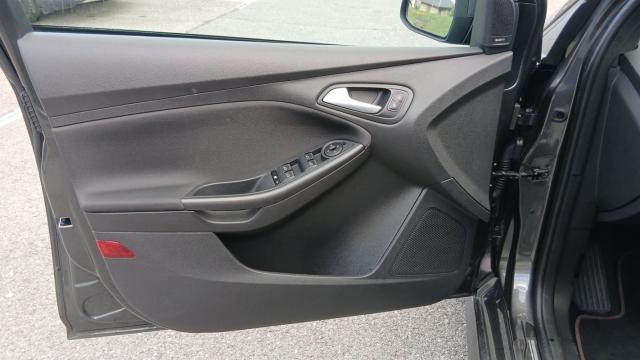 Ford Focus image 7