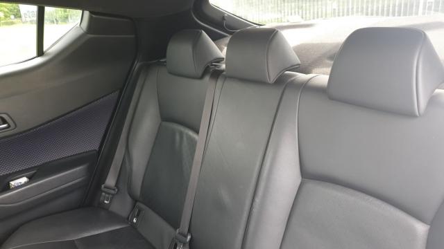 Toyota C-Hr image 2