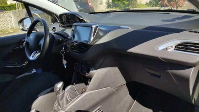 Peugeot 208 image 7