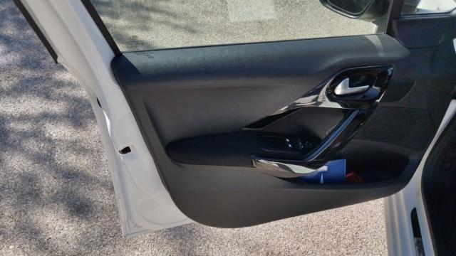 Peugeot 208 image 8