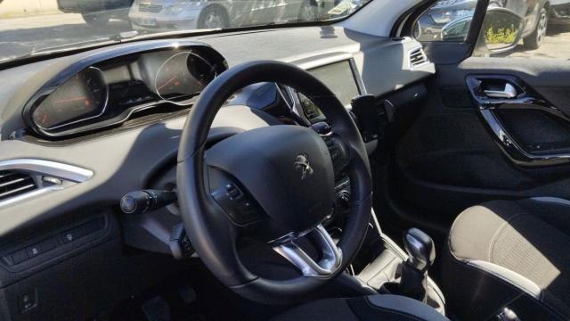 Peugeot 208 image 5