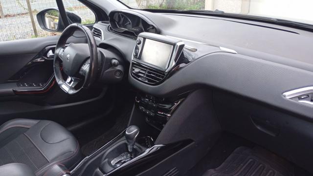 Peugeot 2008 image 8