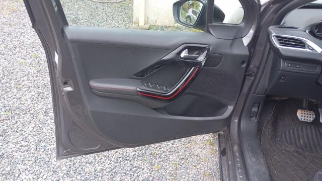 Peugeot 2008 image 3
