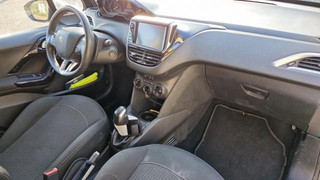 Peugeot 208 image 6