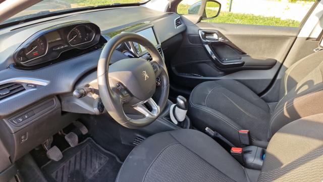 Peugeot 208 image 5