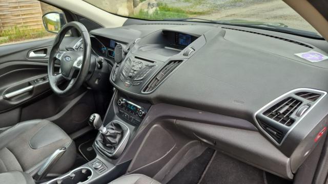 Ford Kuga image 3