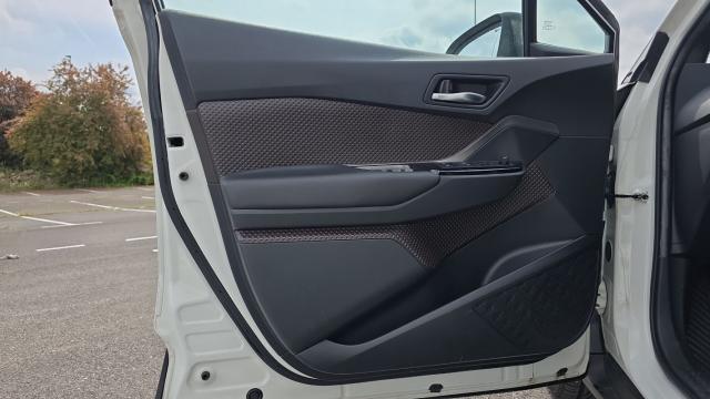 Toyota C-Hr image 2
