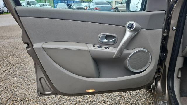 Renault Clio image 9