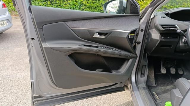 Peugeot 5008 image 8