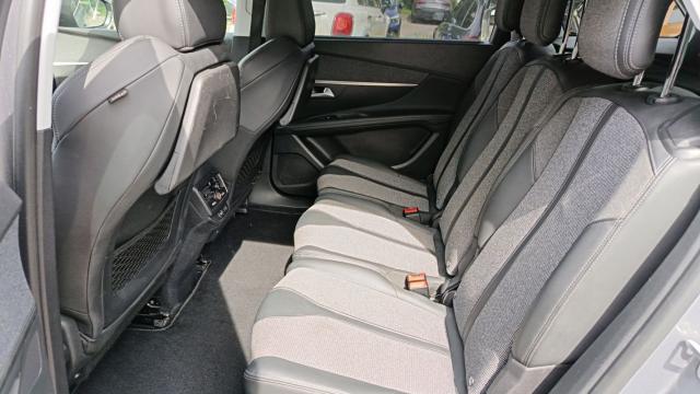 Peugeot 5008 image 1