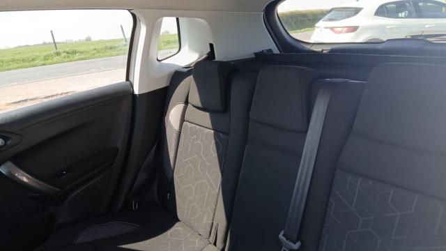 Peugeot 2008 image 8