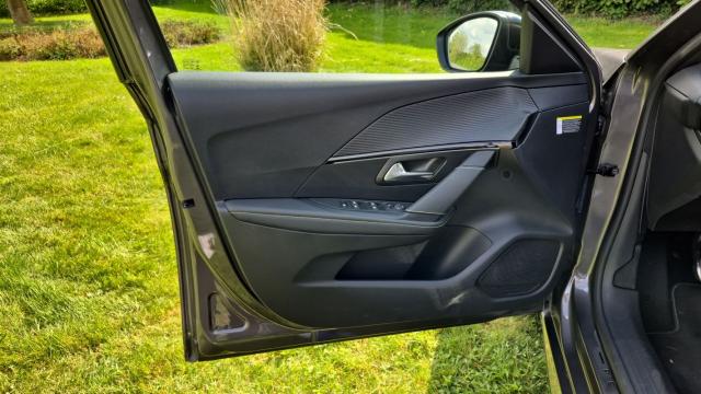 Peugeot 208 image 8
