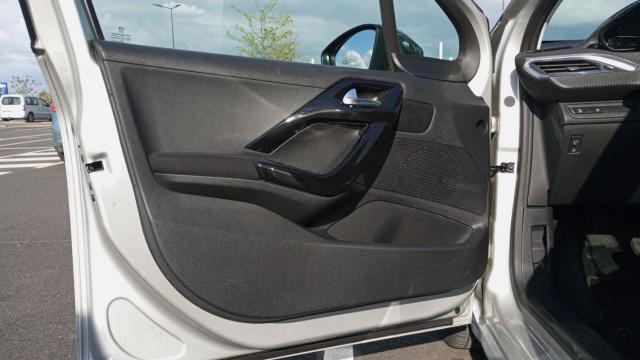 Peugeot 208 image 1