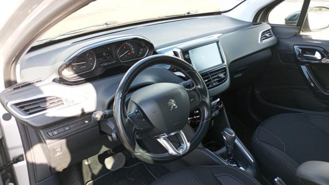 Peugeot 208 image 3