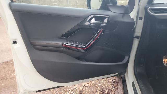 Peugeot 2008 image 6