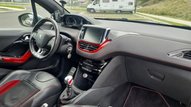 Peugeot 208 image 8