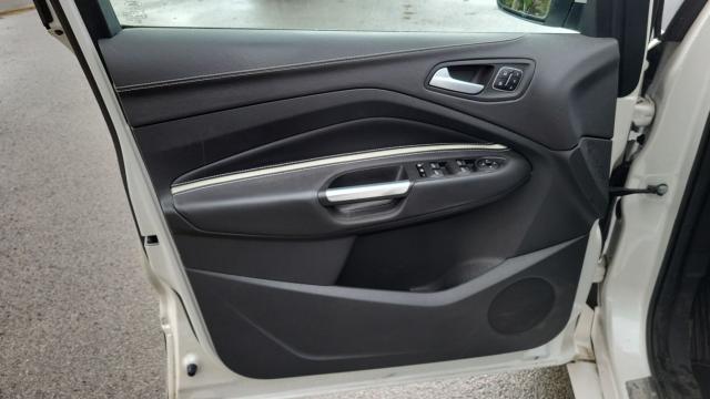 Ford Kuga image 8