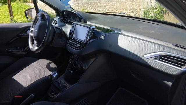 Peugeot 208 image 7