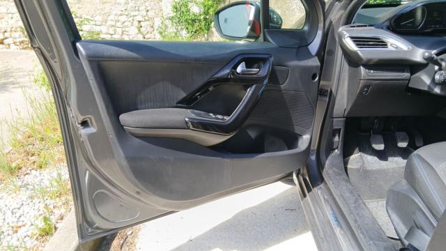 Peugeot 208 image 3