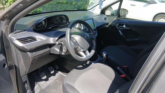 Peugeot 208 image 4