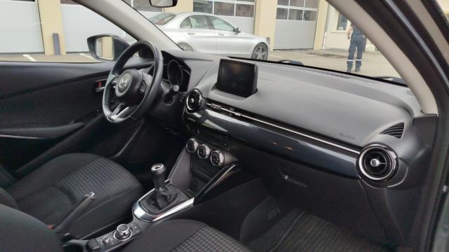 Mazda 2 image 8