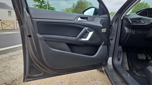 Peugeot 308 image 2