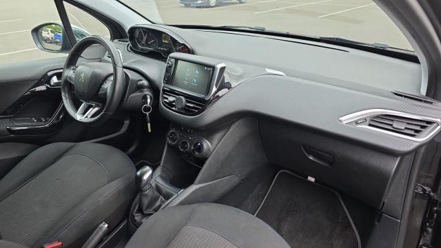 Peugeot 208 image 6