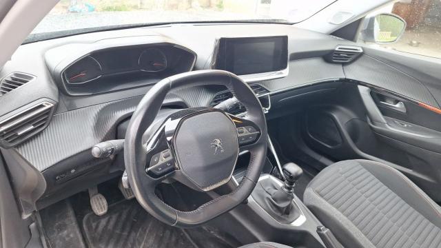 Peugeot 2008 image 8