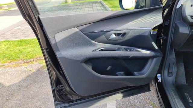 Peugeot 5008 image 2