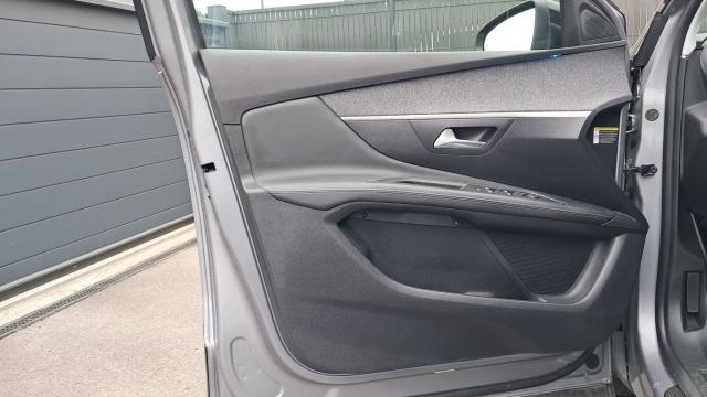 Peugeot 3008 image 1
