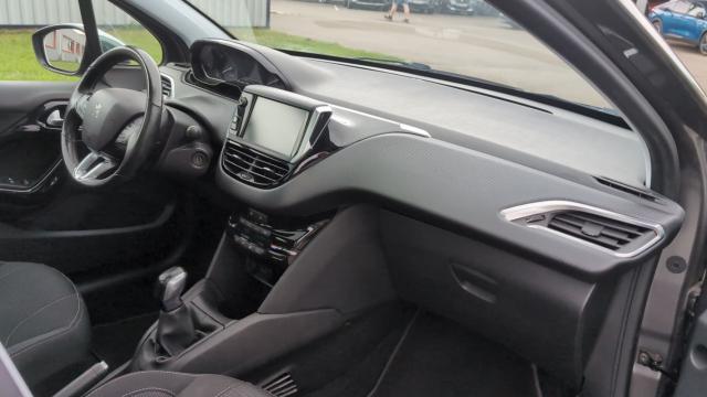 Peugeot 208 image 1