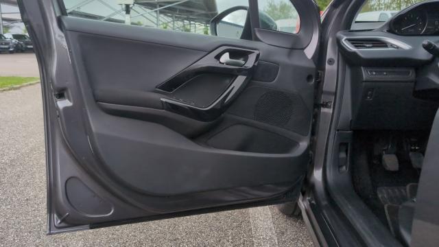 Peugeot 208 image 6