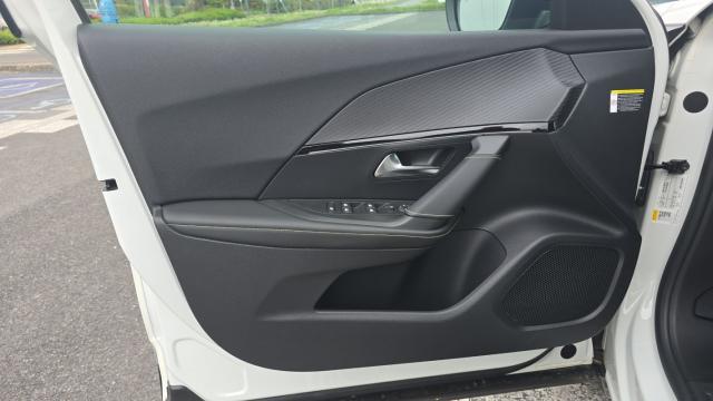 Peugeot 2008 image 8