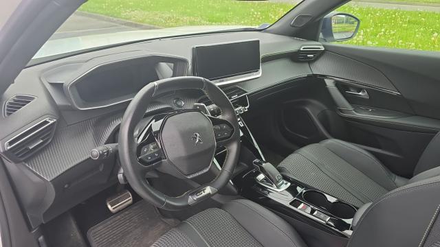 Peugeot 2008 image 2