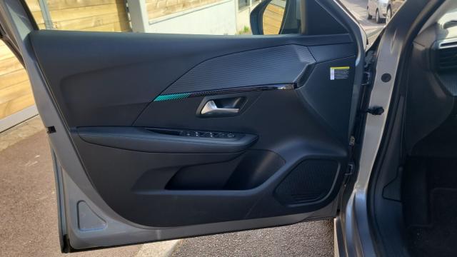 Peugeot 208 image 1