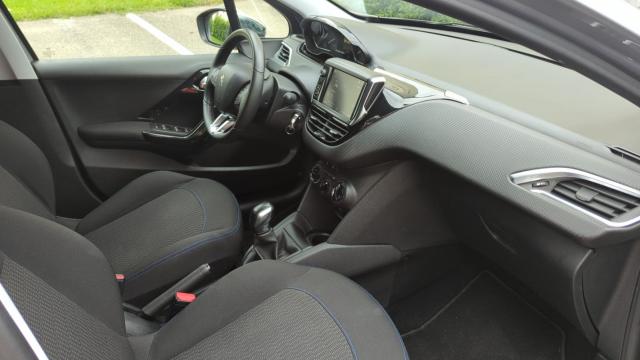 Peugeot 208 image 9