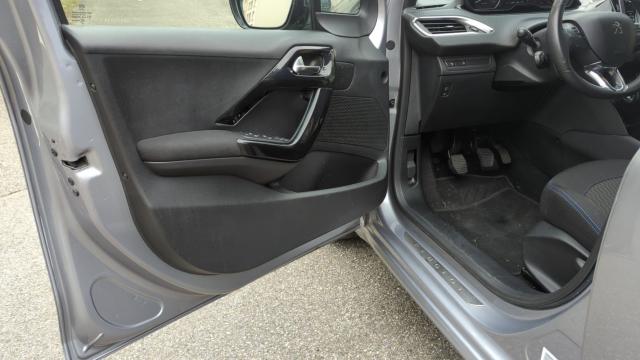 Peugeot 208 image 4